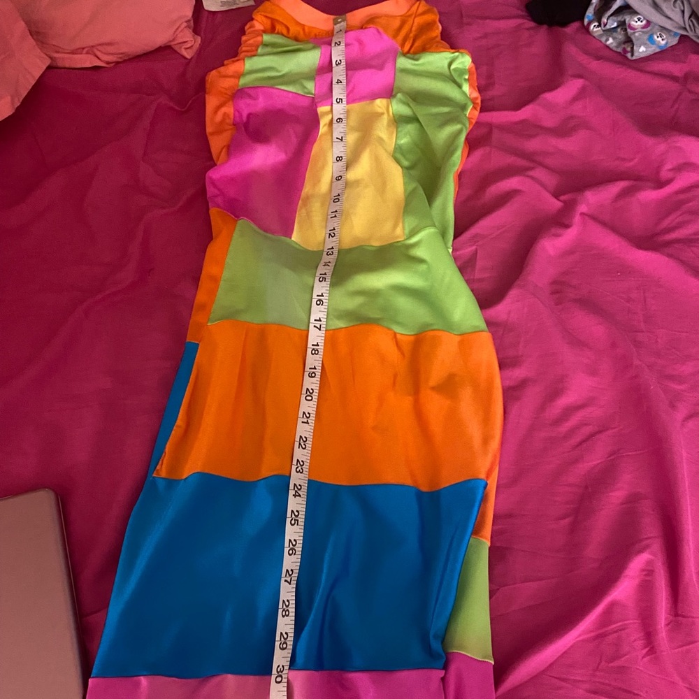 Color Blocked Bodycon Dress - Picture 4 of 6